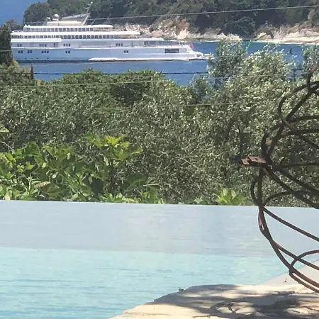 Villa Vraxleri House