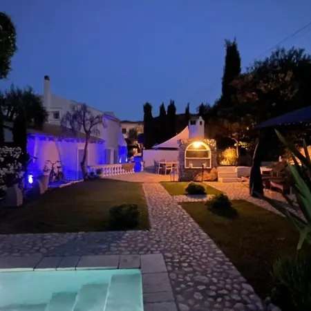 Villa Vraxleri House *