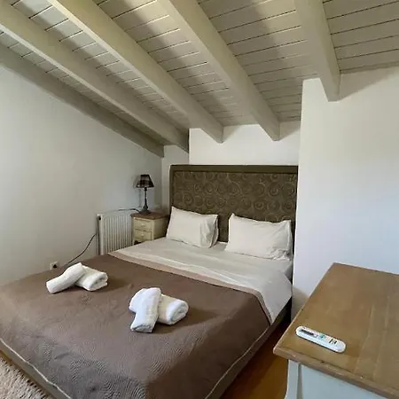 Vraxleri House *