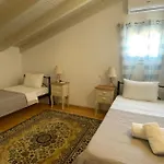 Vraxleri House *