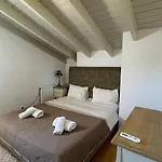 Vraxleri House *