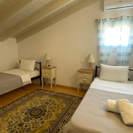 Vraxleri House *